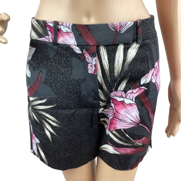 White House Black Market The 5" Short Size 4 Black Floral - Picture 2 of 7